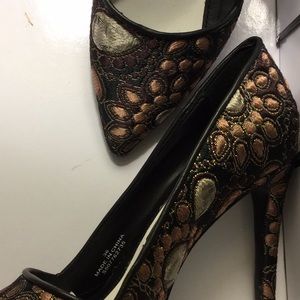 Alice + Olivia Shoes - Alice &Olivia pink and gold heels. Alice + Olivia Shoes - Alice &Olivia pink and gold heels.